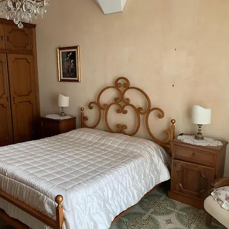 Domus Antiqua Apartman *